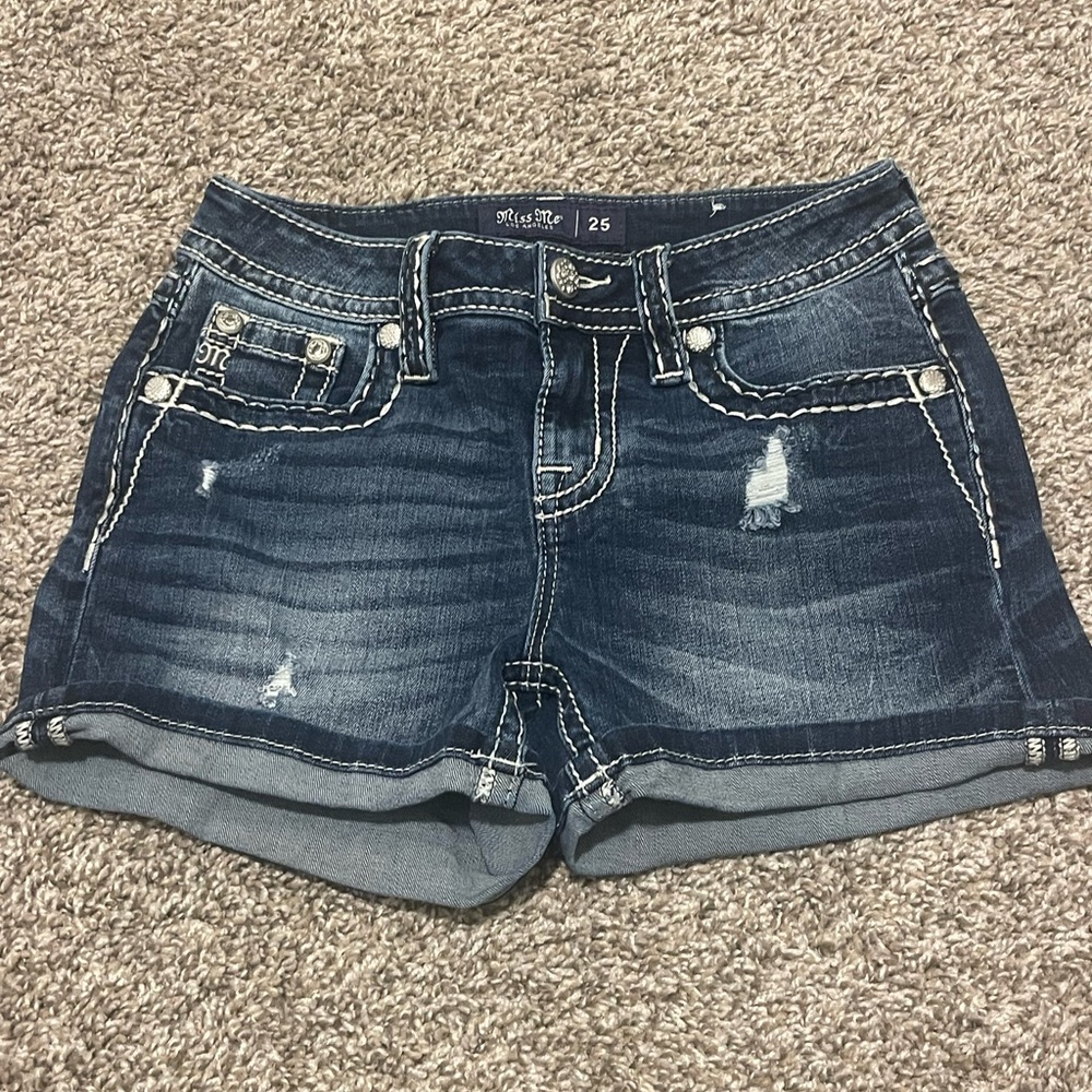 Miss Me Distressed Jean Shorts Size 25